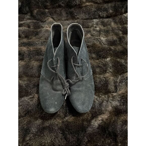 Crocs Leigh Wedge Chelsea Boots Ankle Black Suede Comfort Women's 9 - Picture 2 of 4